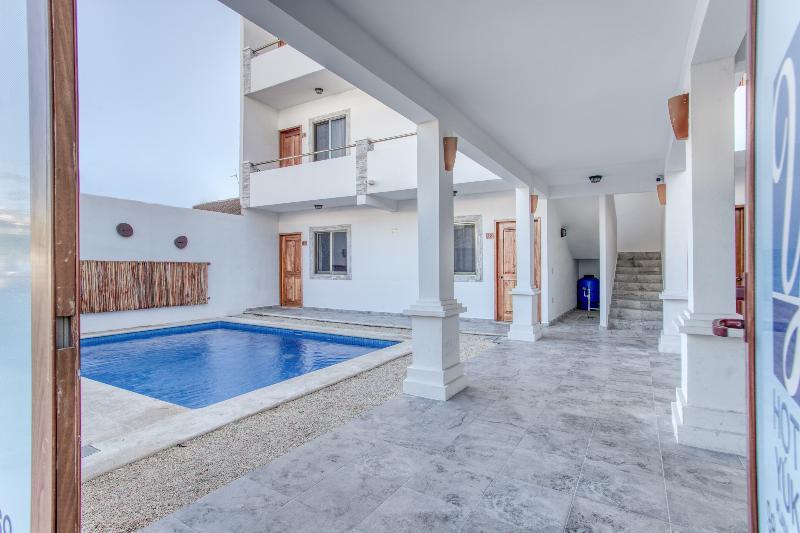 Capital O Hotel Yukon Playa del Carmen Ngoại thất bức ảnh